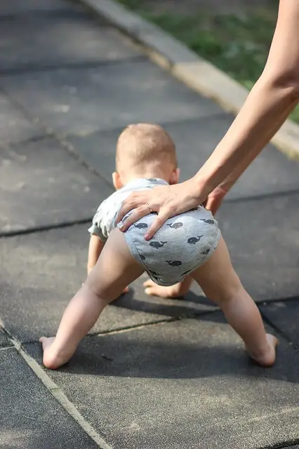 how to help baby walk independently